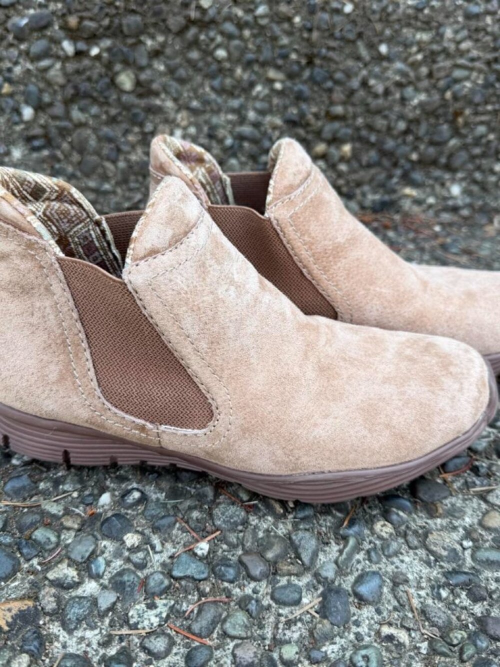 Skechers Women’s Brown/Tan Suede Ankle Boots — Size 5.5 🤎